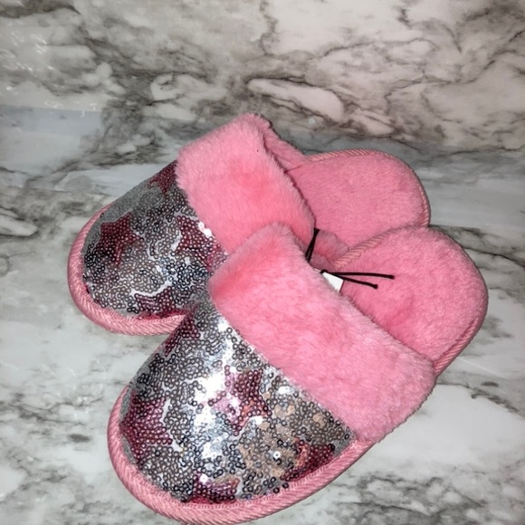 Girls Slippers - Picture 1 of 8
